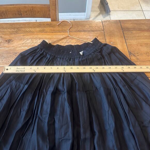 Express Black Pleated Midi Skirt - Size Small - Elastic Waist - Picture 3 of 5